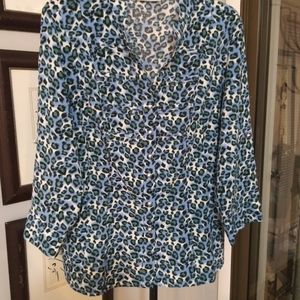 Great fashionable top button closure